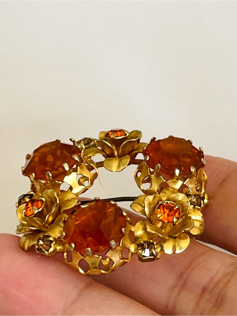 Vintage Signed "Made Austria" Amber Crystal Brooch - Floral Wreath - Picture 4 of 10